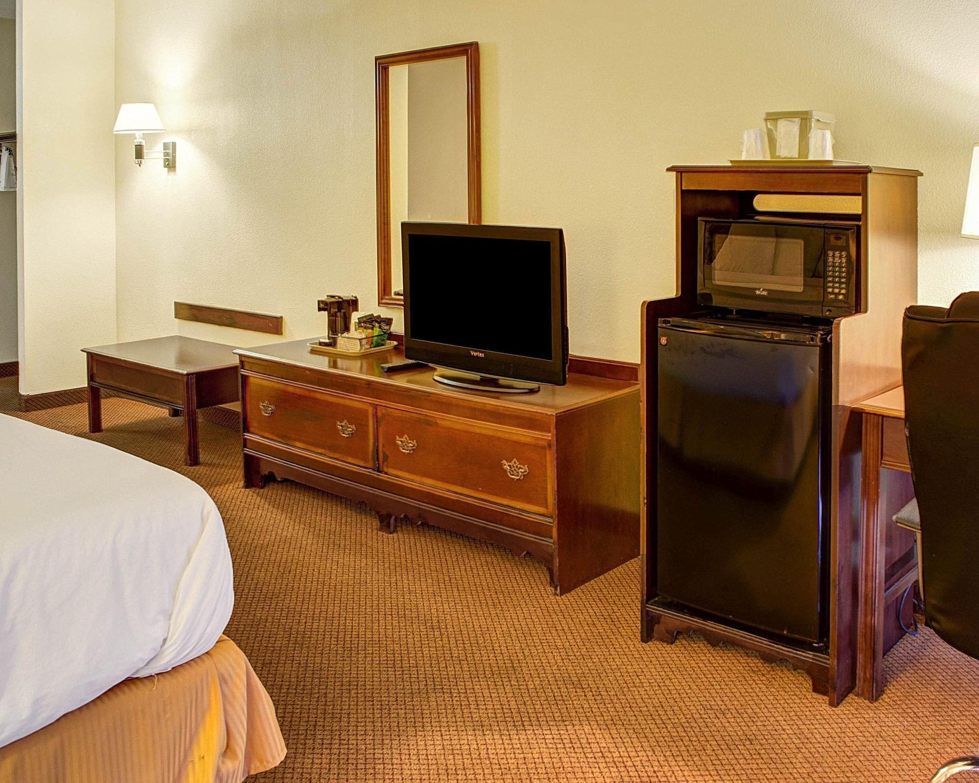 Quality Inn North Yellow Tavern Екстер'єр фото