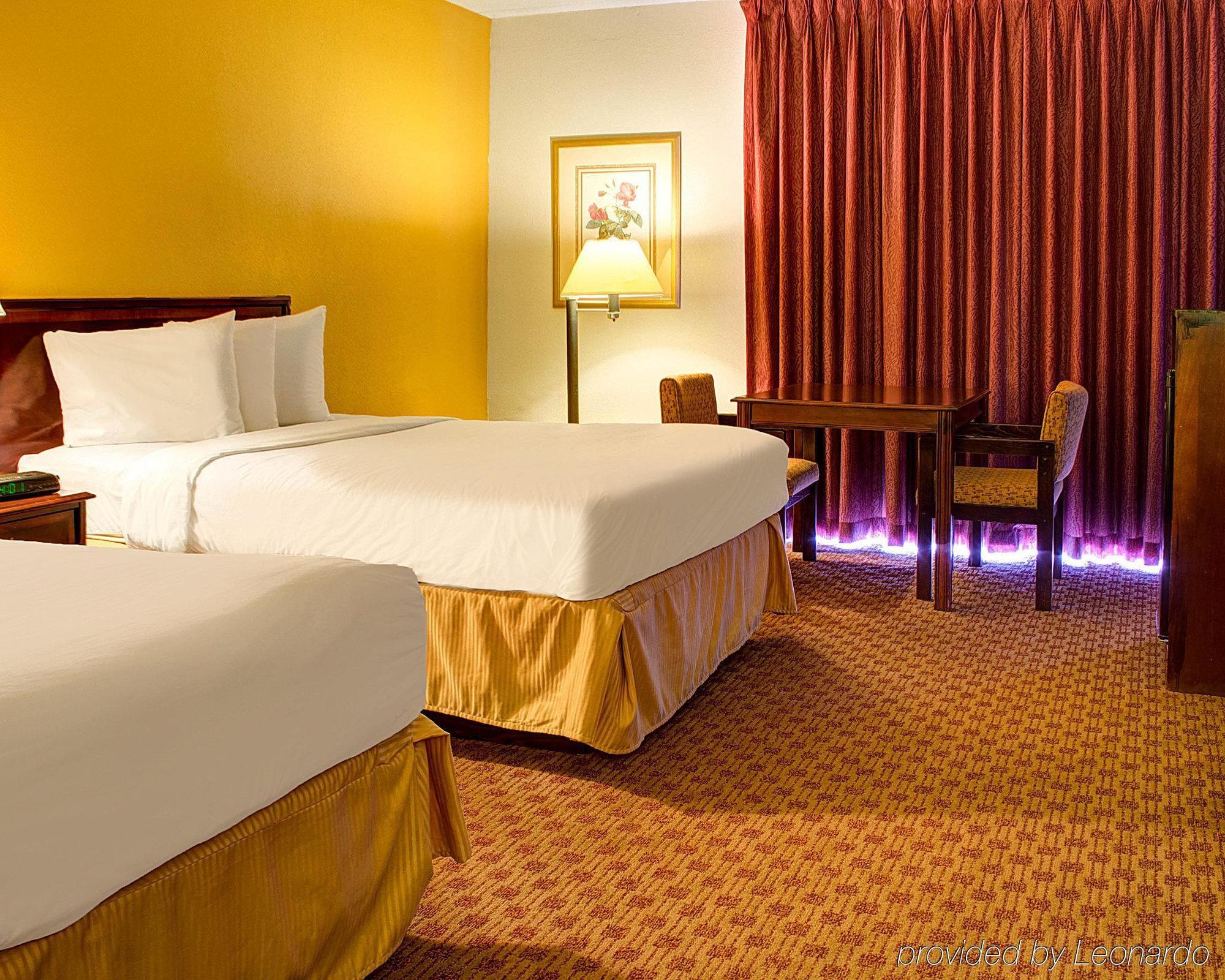 Quality Inn North Yellow Tavern Екстер'єр фото